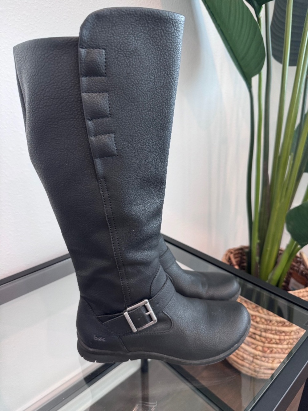 BOC Women’s Black Pebbled Knee High Riding Boots W/Side Buckle Size 7.5
